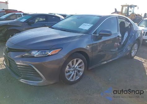 2024 Toyota Camry Le z USA, uszkodzony, nr VIN 4T1C11AKXRU195395